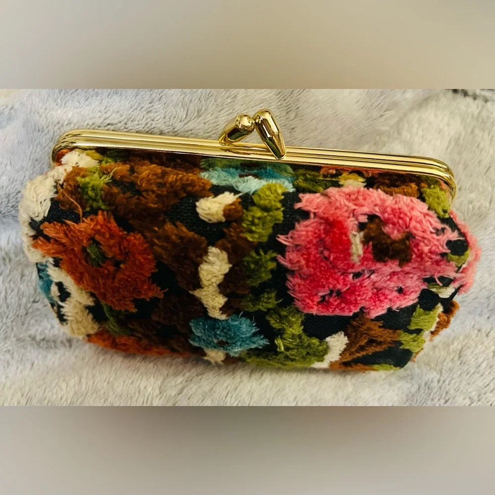 Vintage Floral Tapestry Coin Purse - Picture 5 of 5